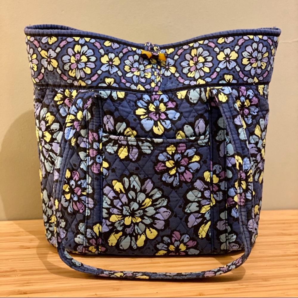 Vera Bradley- Indigo Pop Tote Tortoise Closure